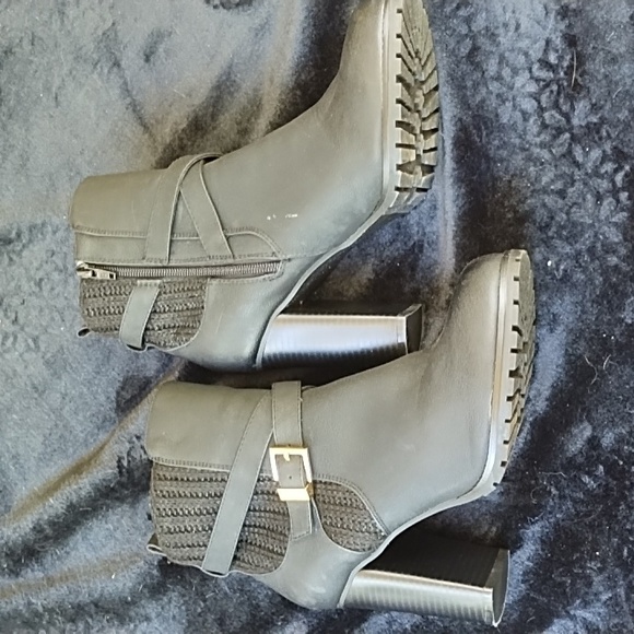 Juicy Couture boots - Picture 2 of 6